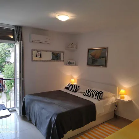 Studio In The Center Lara Апартаменты